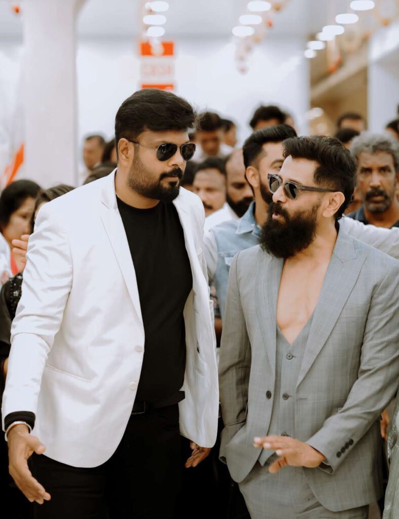 RK Wedding Mall MD Navas with Chiyan vikram (2)